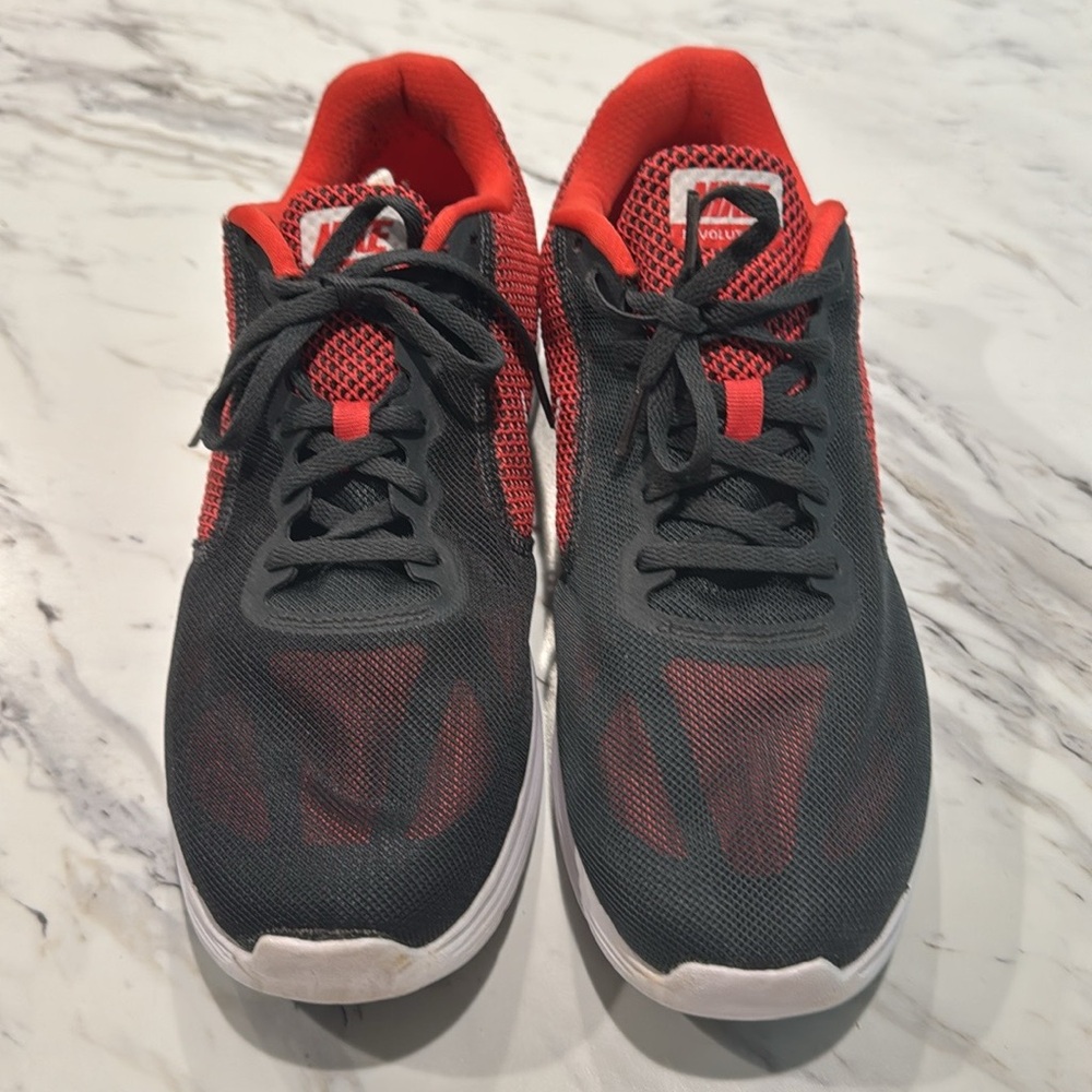 Nike Men’s Revolution‎ 3 819300-015 Red Black Running Shoes Sneakers Size 11.5